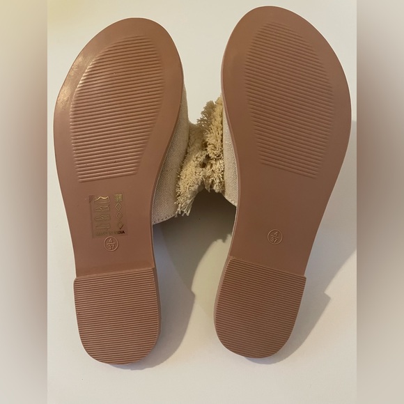 Boohoo Pom Pom Frill Leather Sliders - Cream - Picture 4 of 6